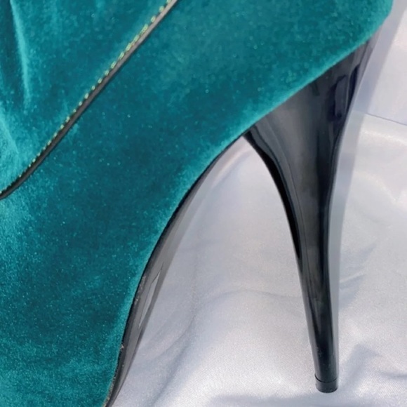 Green Hottie Thotties Heels - Picture 3 of 5